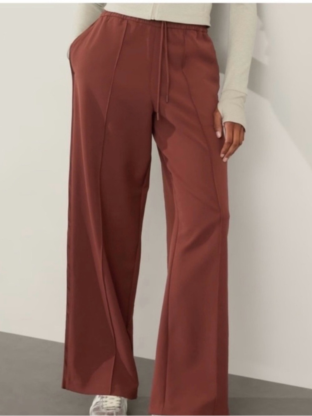 Athleta New Endeavor High Rise Relaxed Pant In Cherrywood Brown Size Small
NWT